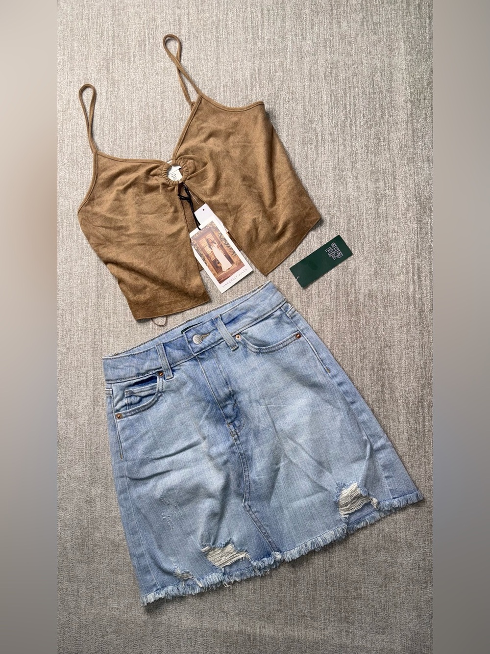Sincerely Jules Crop Top & Wild Fable Distressed Denim Shorts Size XS/0